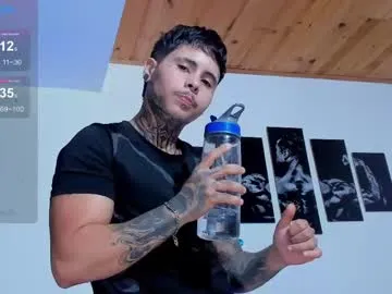 travonidas – webcam model profile photo Image 16