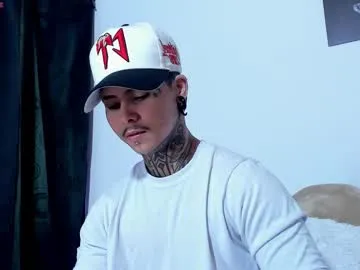 travonidas – webcam model profile photo Image 5