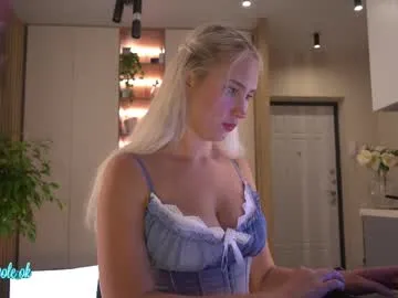 emyii – webcam model profile photo Image 18