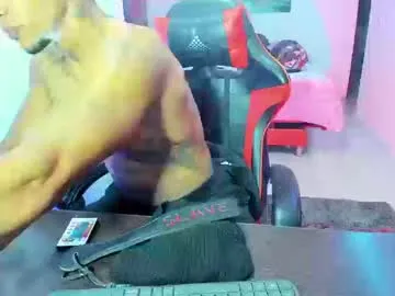 aviebby – webcam model profile photo Image 14