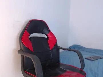 YU-KI00 – webcam model profile photo Image 18