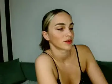 luvlivvyy – webcam model profile photo Image 7