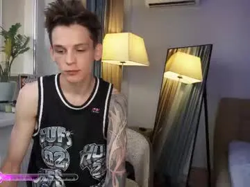 _2strangers – webcam model profile photo Image 11