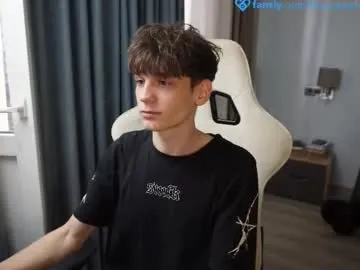 _2strangers – webcam model profile photo Image 2