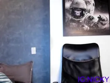 hungbro_420 – webcam model profile photo Image 3