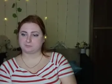 alicia_side_red – webcam model profile photo