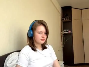 yourhornyslut – webcam model profile photo Image 3
