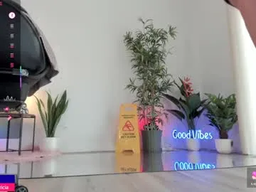 Runarunapi – webcam model profile photo Image 8