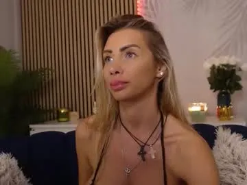 Runarunapi – webcam model profile photo Image 14