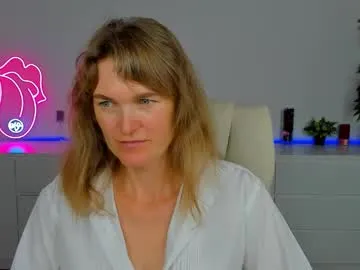 emyii – webcam model profile photo Image 3