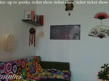 Yui-Ch – webcam model profile photo Image 3