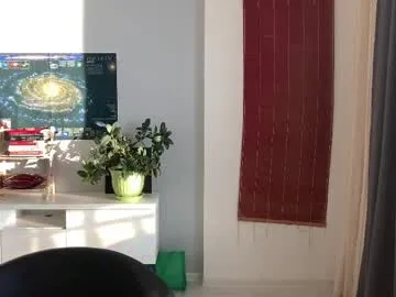 Yui-Ch – webcam model profile photo Image 7