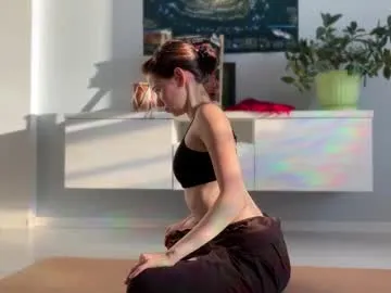 Yui-Ch – webcam model profile photo Image 9