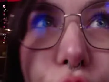 Runarunapi – webcam model profile photo Image 10