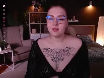 Runarunapi – webcam model profile photo Image 4