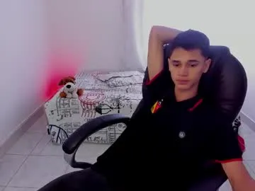 travonidas – webcam model profile photo Image 18