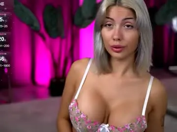 Runarunapi – webcam model profile photo Image 11