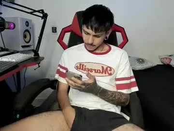 travonidas – webcam model profile photo Image 6