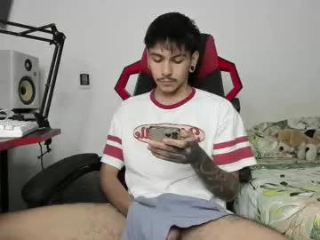 travonidas – webcam model profile photo Image 8