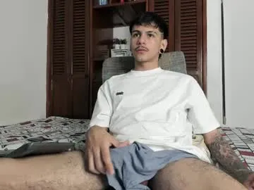 travonidas – webcam model profile photo Image 9