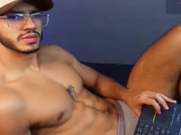 IORio2 – webcam model profile photo Image 7