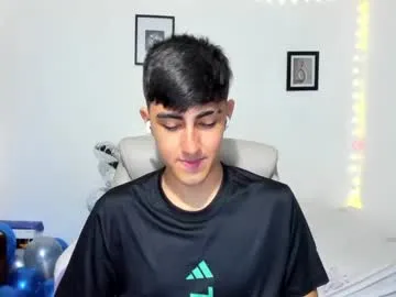 Yaya--728 – webcam model profile photo Image 6