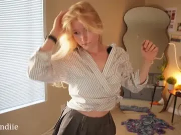 mon1_day – webcam model profile photo Image 6