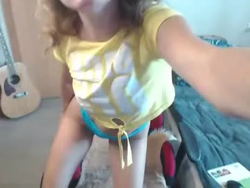 Runarunapi – webcam model profile photo Image 14