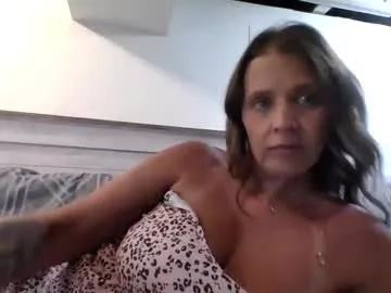 Ribon_n – webcam model profile photo Image 2