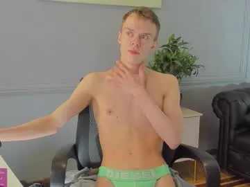 travonidas – webcam model profile photo Image 8