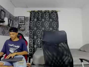 Runarunapi – webcam model profile photo Image 6