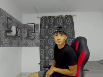 Runarunapi – webcam model profile photo Image 7