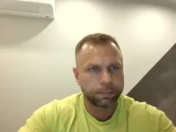 travonidas – webcam model profile photo Image 11