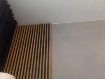 travonidas – webcam model profile photo Image 2