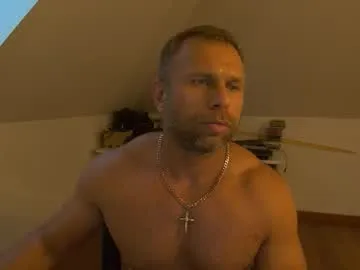 travonidas – webcam model profile photo Image 5