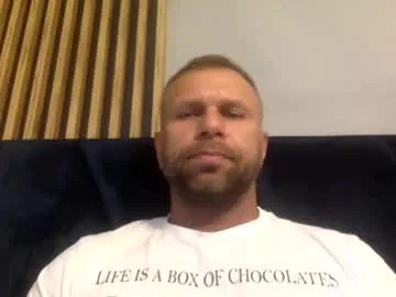 travonidas – webcam model profile photo Image 6