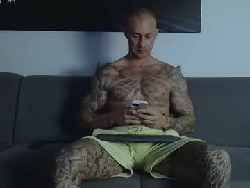 travonidas – webcam model profile photo Image 11