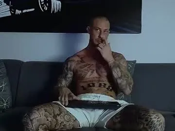 travonidas – webcam model profile photo Image 4