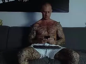 travonidas – webcam model profile photo Image 6