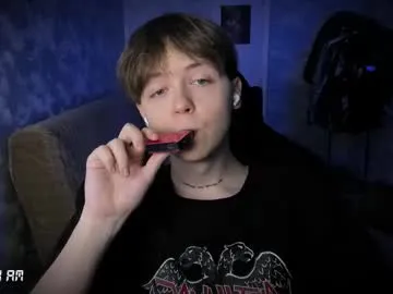 travonidas – webcam model profile photo Image 15