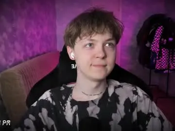 travonidas – webcam model profile photo Image 2