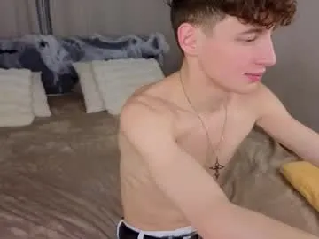 travonidas – webcam model profile photo Image 6