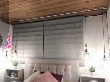 Runarunapi – webcam model profile photo Image 11