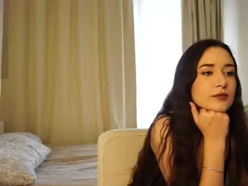 Runarunapi – webcam model profile photo Image 3