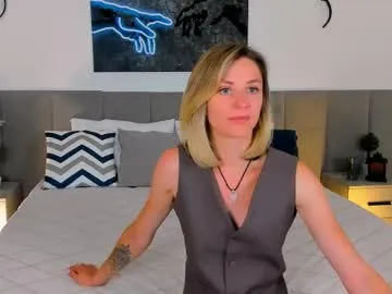 knextdoor – webcam model profile photo Image 6