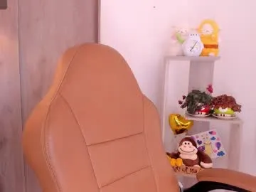 EmmiiGlow live broadcast Image 3