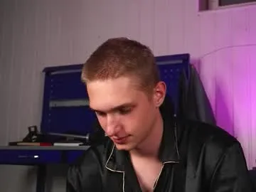 mon1_day – webcam model profile photo Image 17