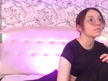 STRIP_GLOW – webcam model profile photo Image 10