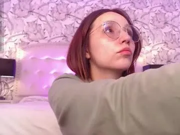 STRIP_GLOW – webcam model profile photo Image 14