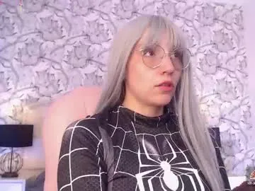 STRIP_GLOW – webcam model profile photo Image 18